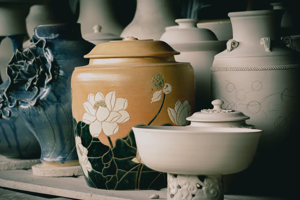 Urnes funéraires en céramique décorées